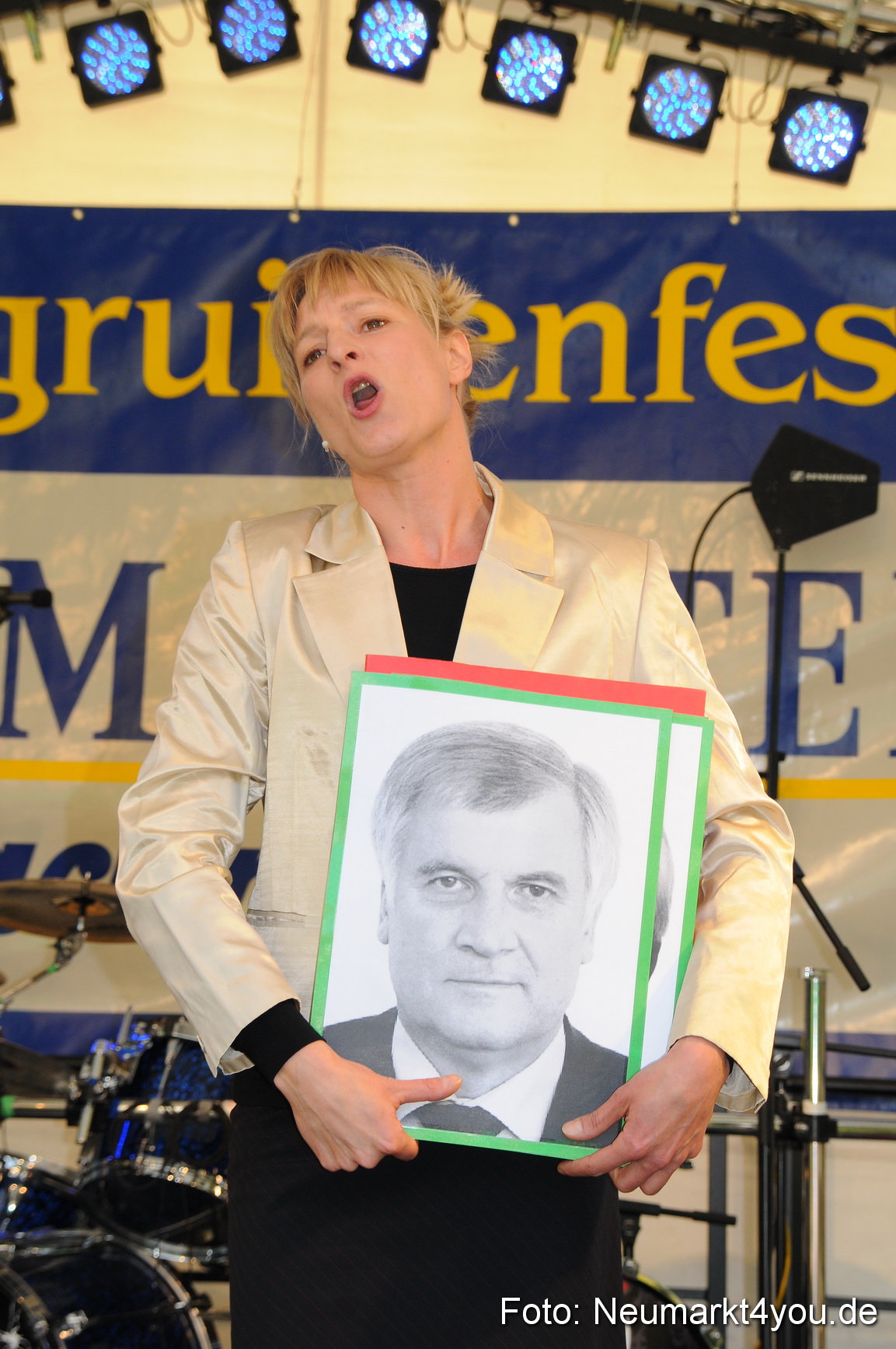 Wolfstein Burgruinenfest 260610 0003