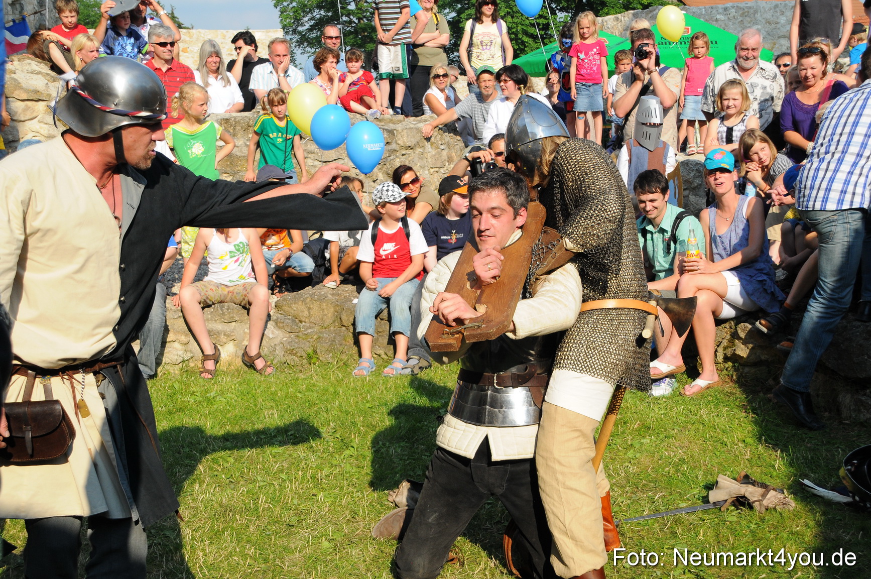 Wolfstein Burgruinenfest 260610 0034