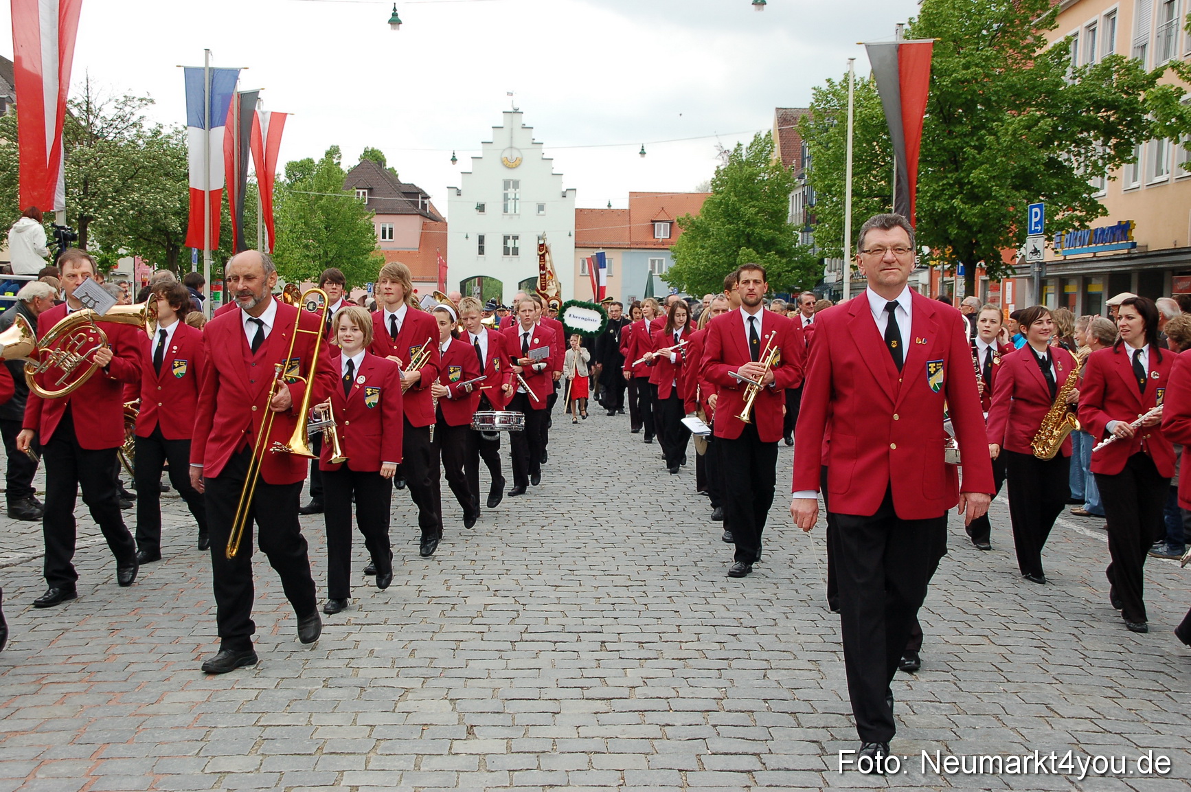 Festzug 150 Jahre Feuerwehr Neumarkt 160510 0003