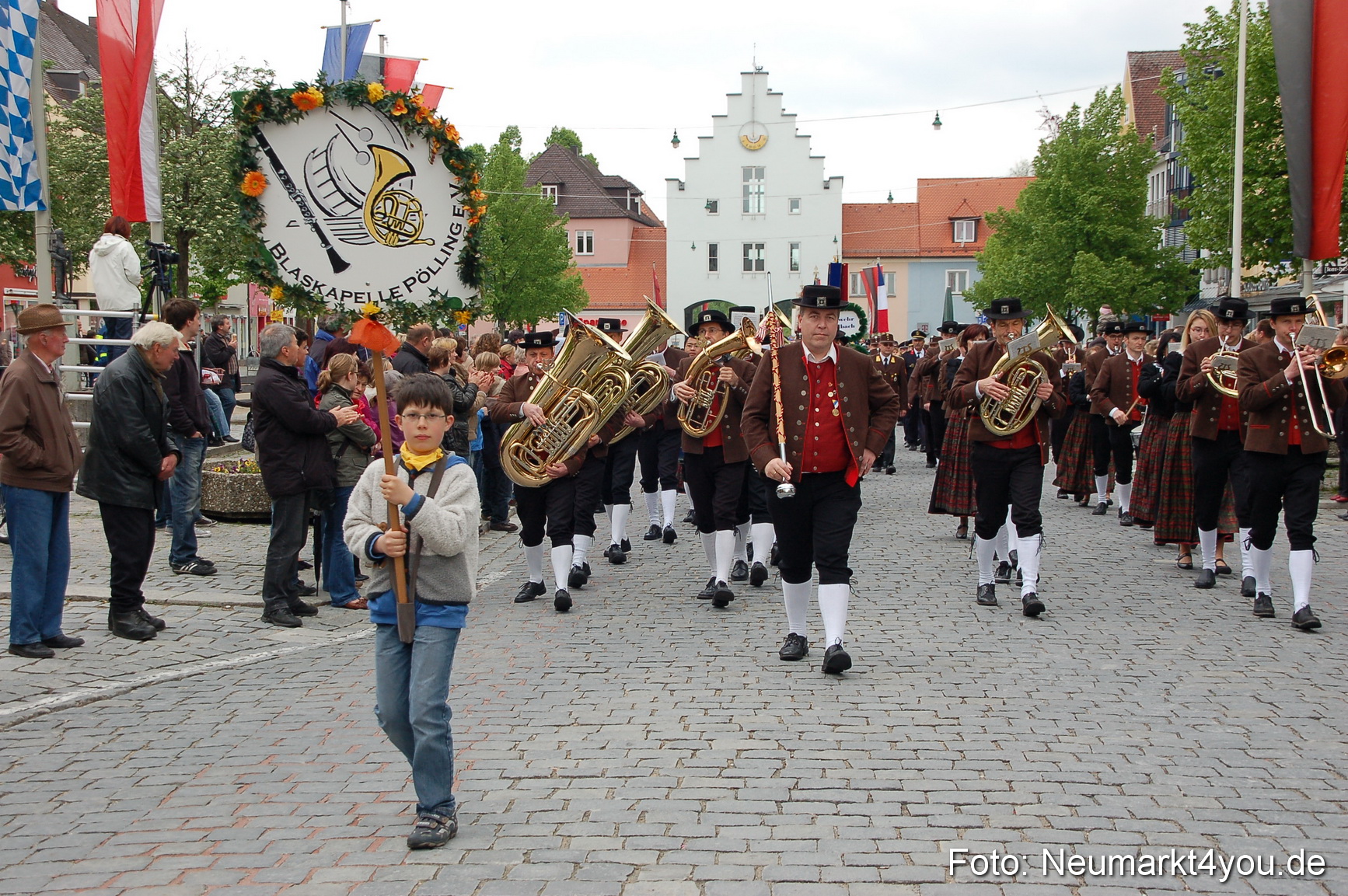 Festzug 150 Jahre Feuerwehr Neumarkt 160510 0013