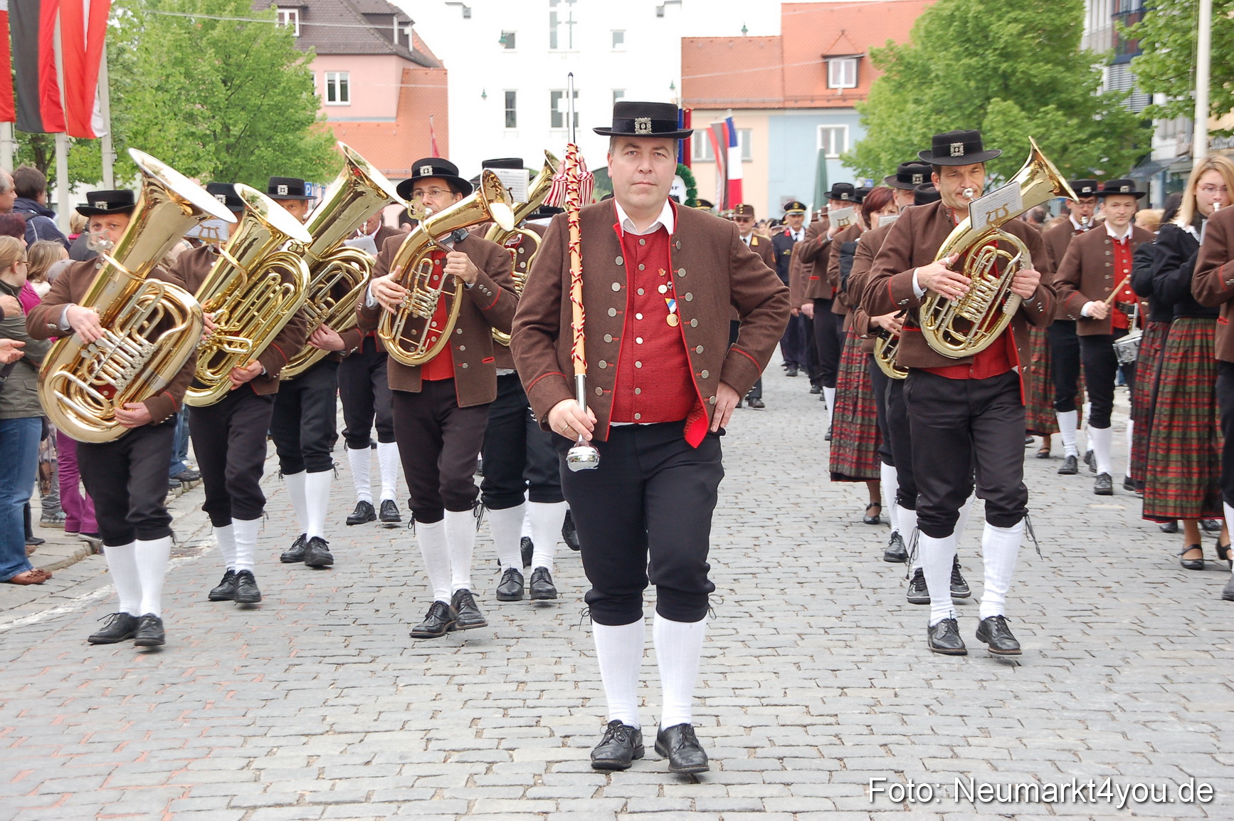 Festzug 150 Jahre Feuerwehr Neumarkt 160510 0014