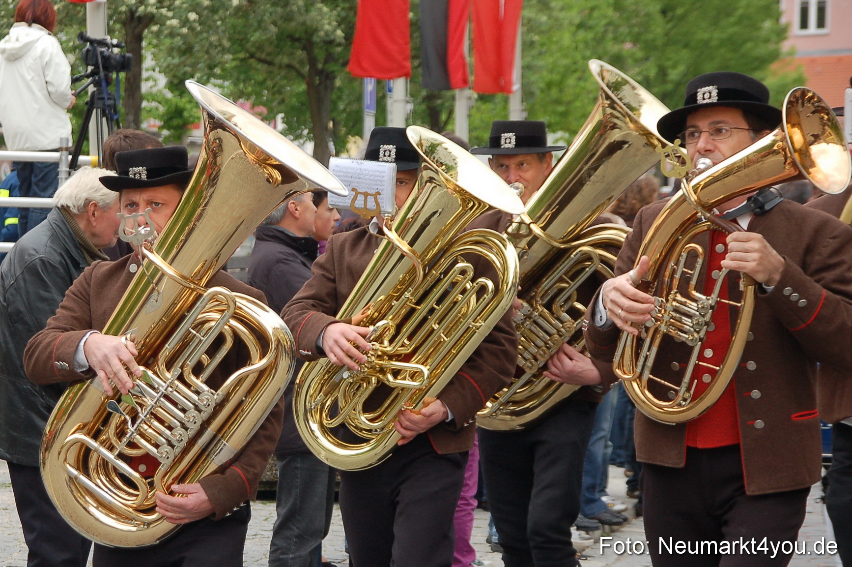 Festzug 150 Jahre Feuerwehr Neumarkt 160510 0015