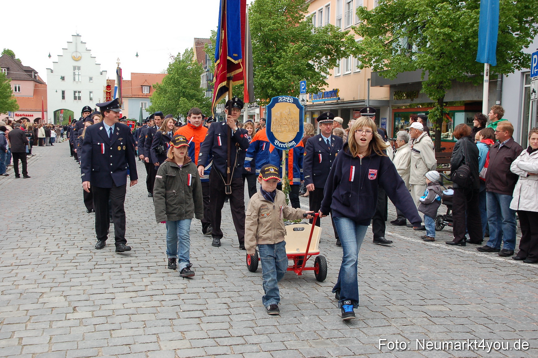 Festzug 150 Jahre Feuerwehr Neumarkt 160510 0019