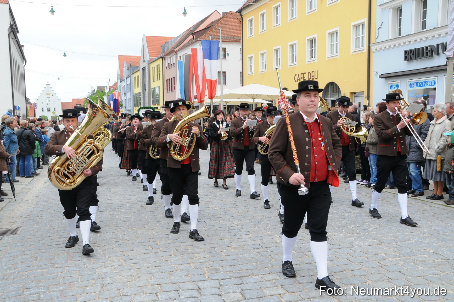 Festzug 150 Jahre Feuerwehr Neumarkt 160510 0024