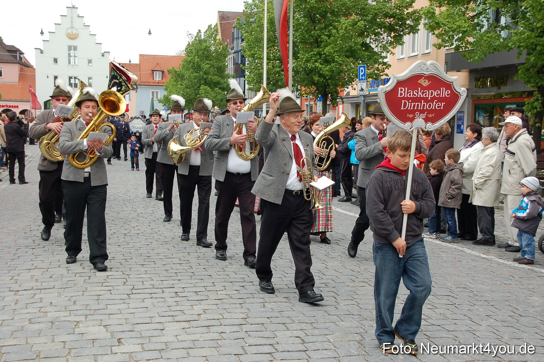 Festzug 150 Jahre Feuerwehr Neumarkt 160510 0032