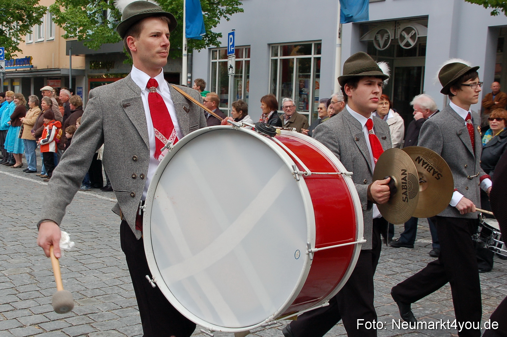 Festzug 150 Jahre Feuerwehr Neumarkt 160510 0035