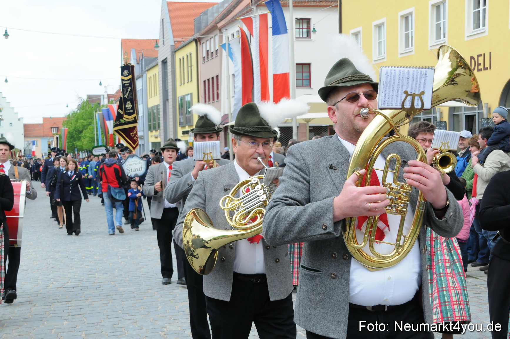 Festzug 150 Jahre Feuerwehr Neumarkt 160510 0043