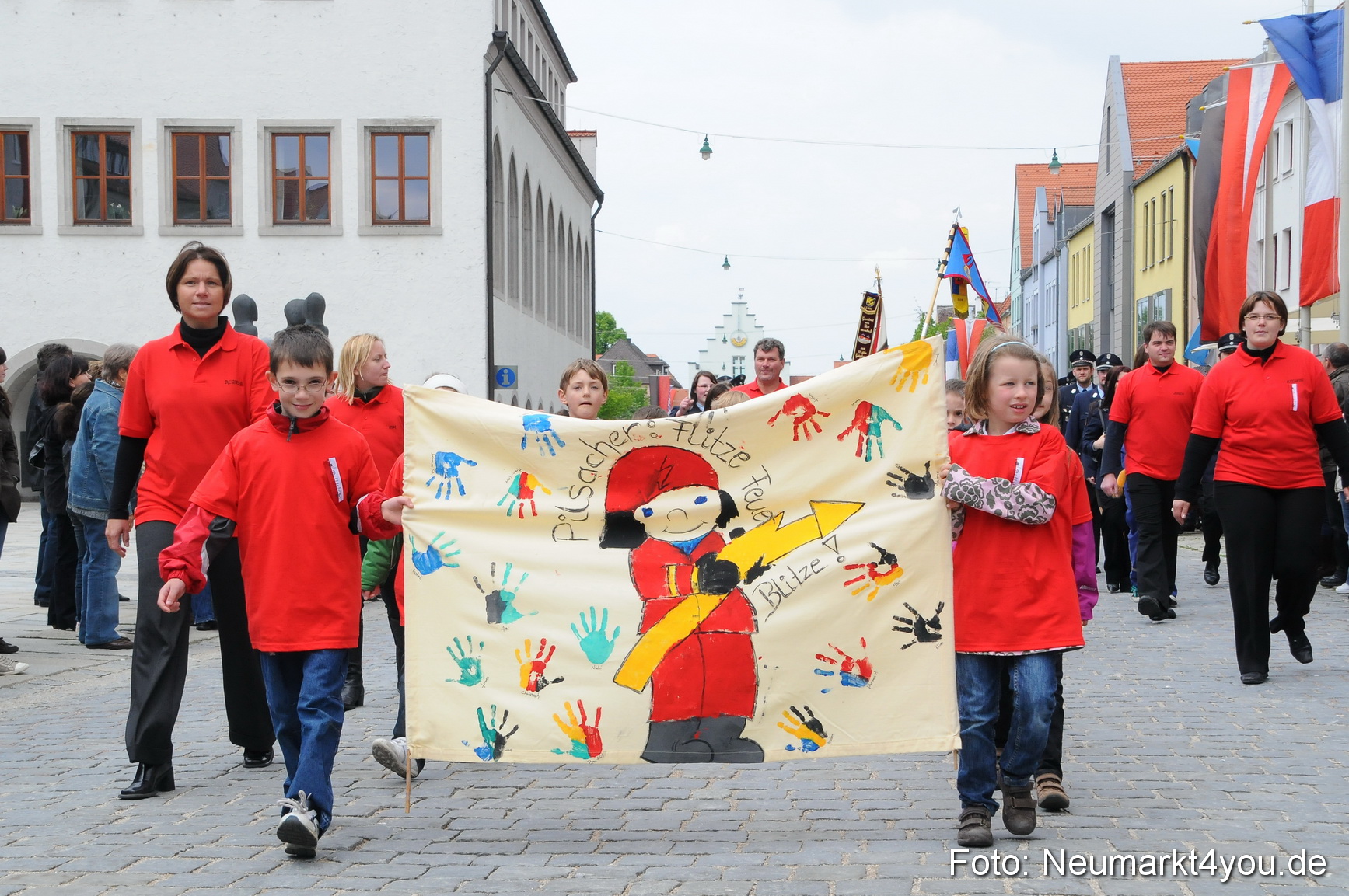 Festzug 150 Jahre Feuerwehr Neumarkt 160510 0052