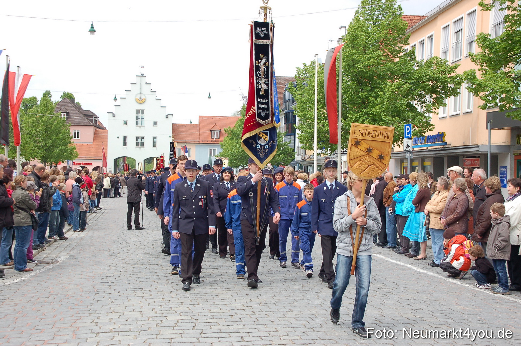 Festzug 150 Jahre Feuerwehr Neumarkt 160510 0072