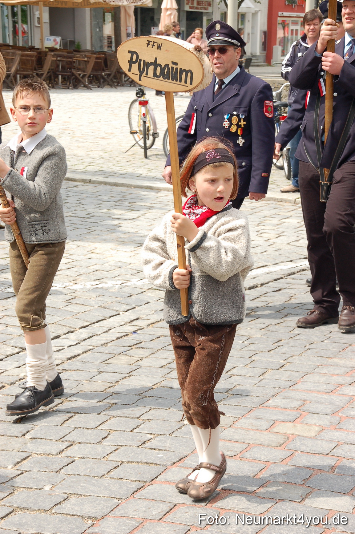 Festzug 150 Jahre Feuerwehr Neumarkt 160510 0086