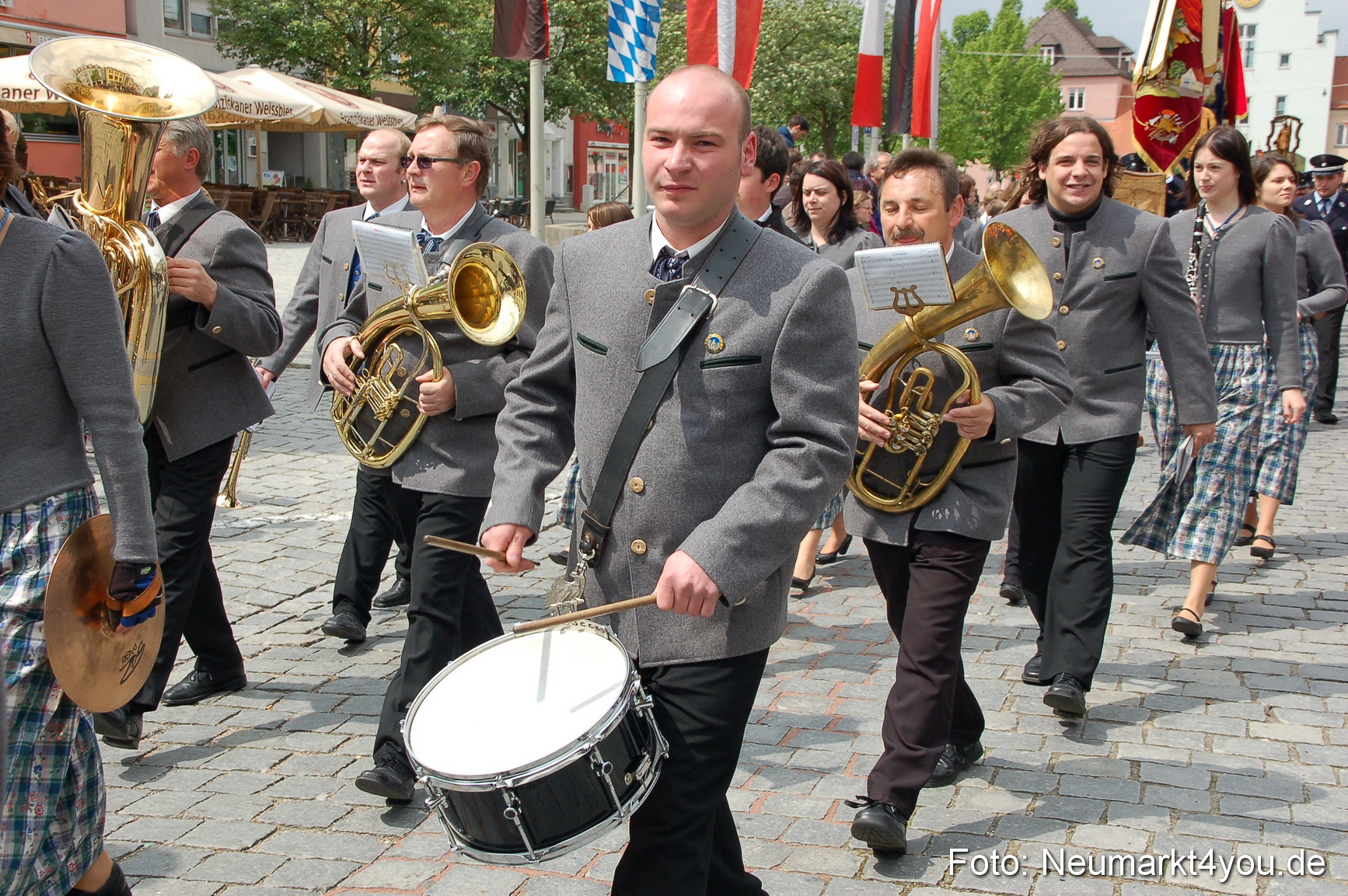Festzug 150 Jahre Feuerwehr Neumarkt 160510 0095