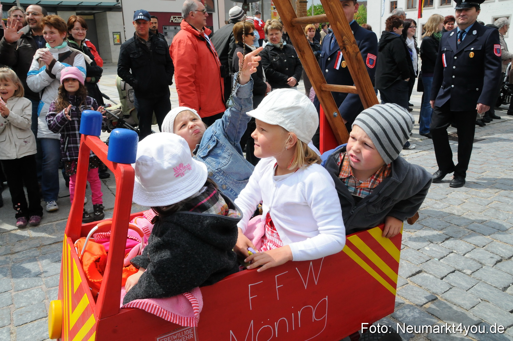 Festzug 150 Jahre Feuerwehr Neumarkt 160510 0102