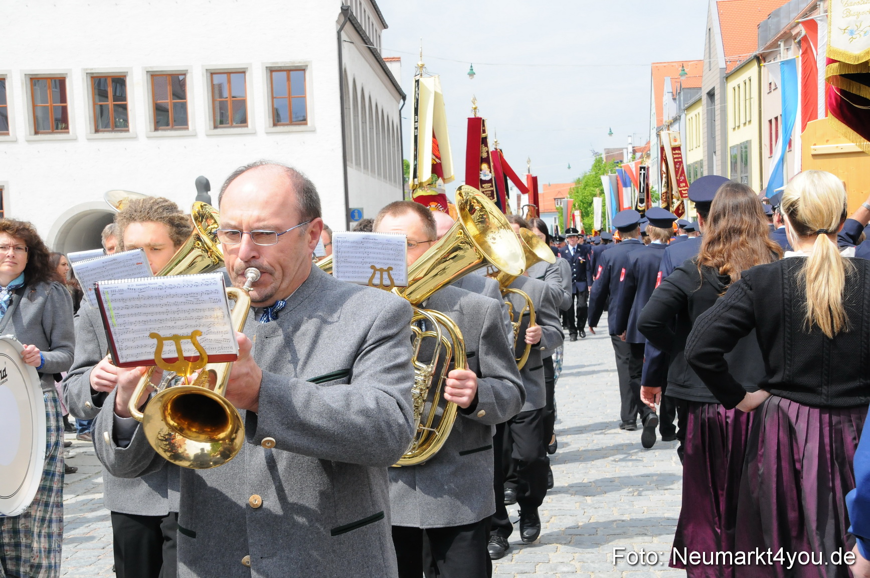 Festzug 150 Jahre Feuerwehr Neumarkt 160510 0106