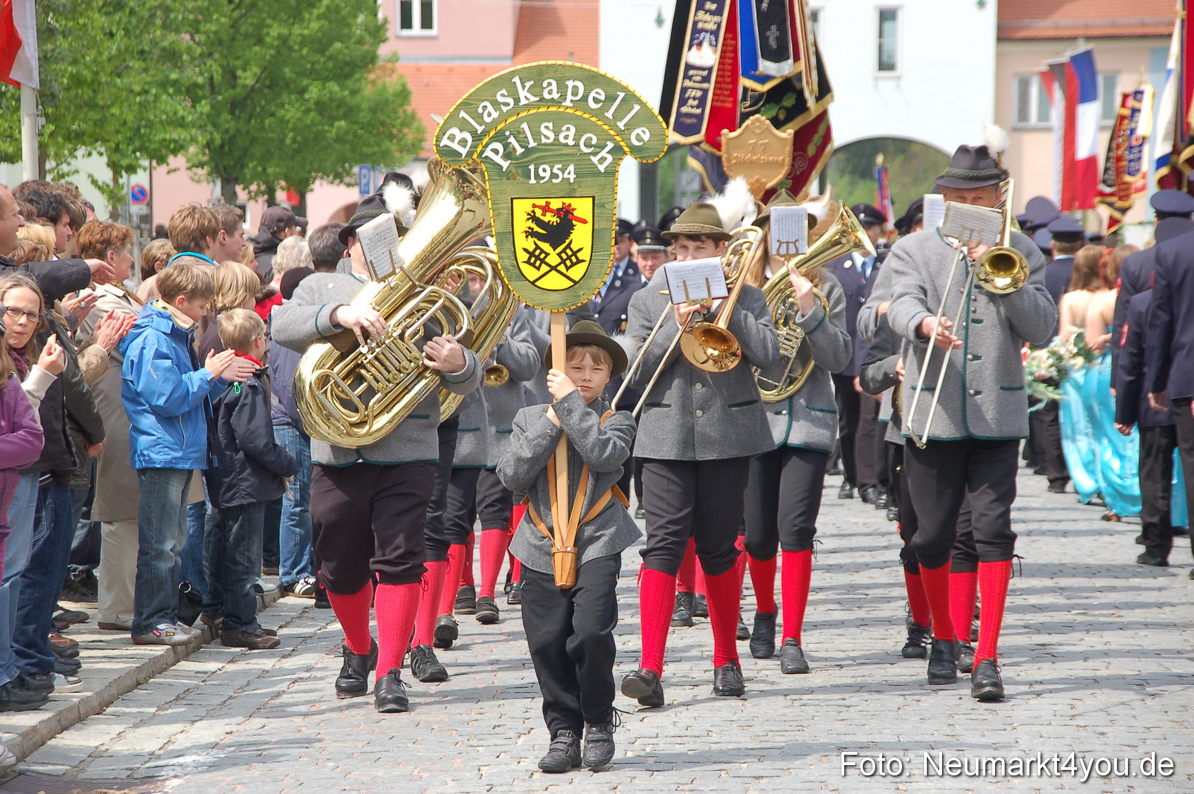 Festzug 150 Jahre Feuerwehr Neumarkt 160510 0115