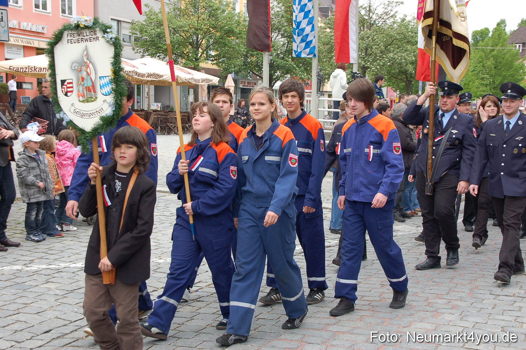 Festzug 150 Jahre Feuerwehr Neumarkt 160510 0125
