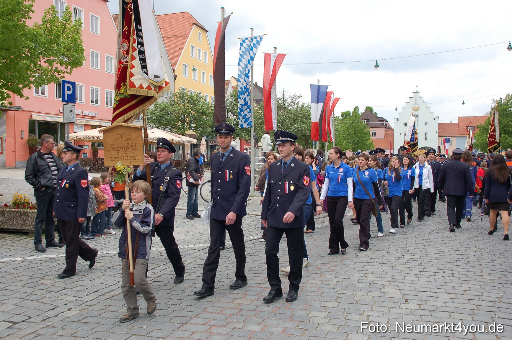 Festzug 150 Jahre Feuerwehr Neumarkt 160510 0137