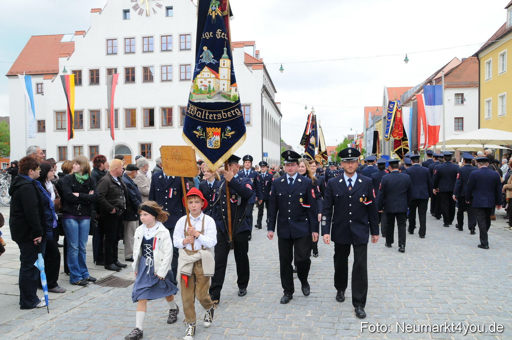 Festzug 150 Jahre Feuerwehr Neumarkt 160510 0138