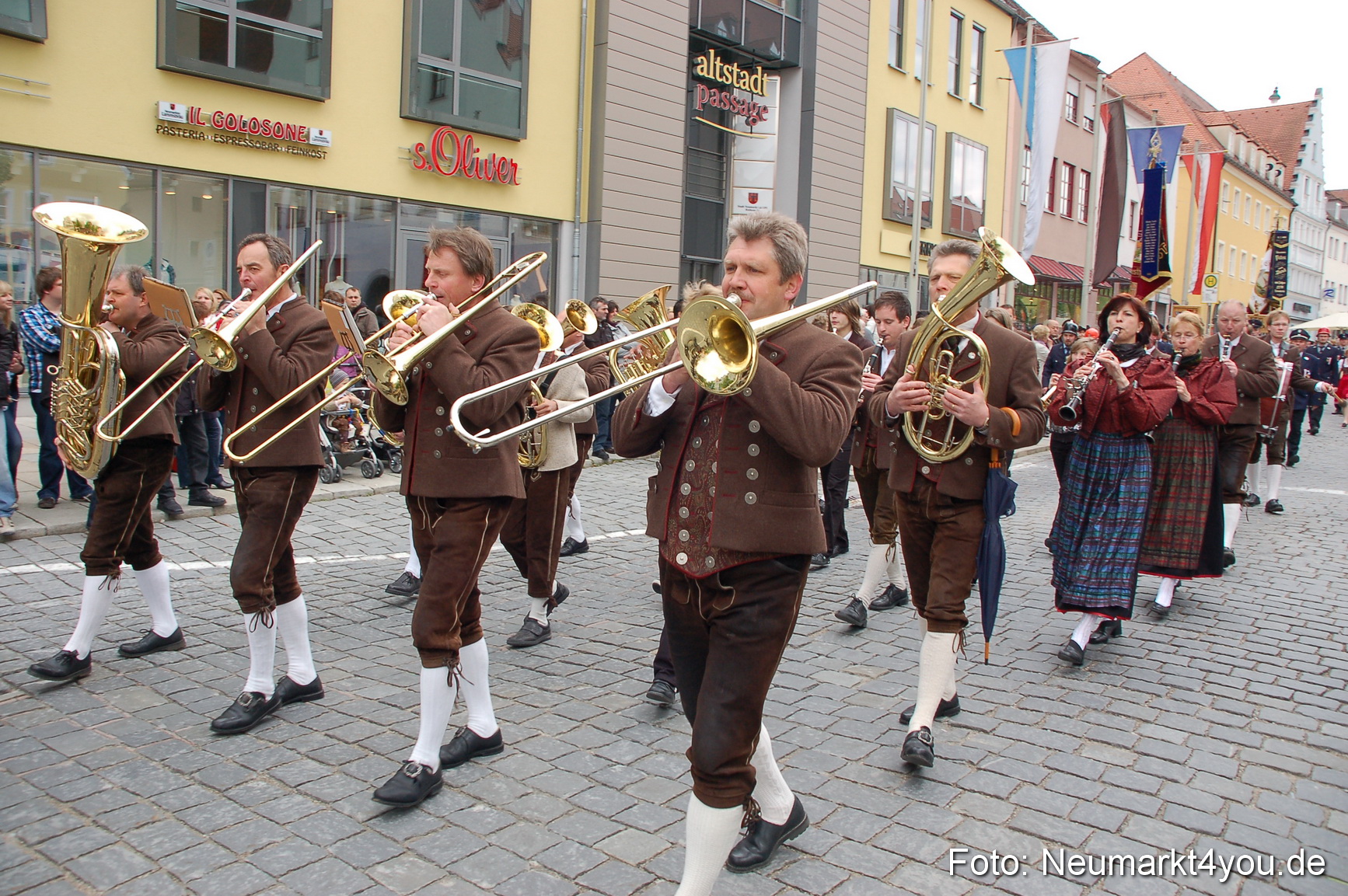 Festzug 150 Jahre Feuerwehr Neumarkt 160510 0157