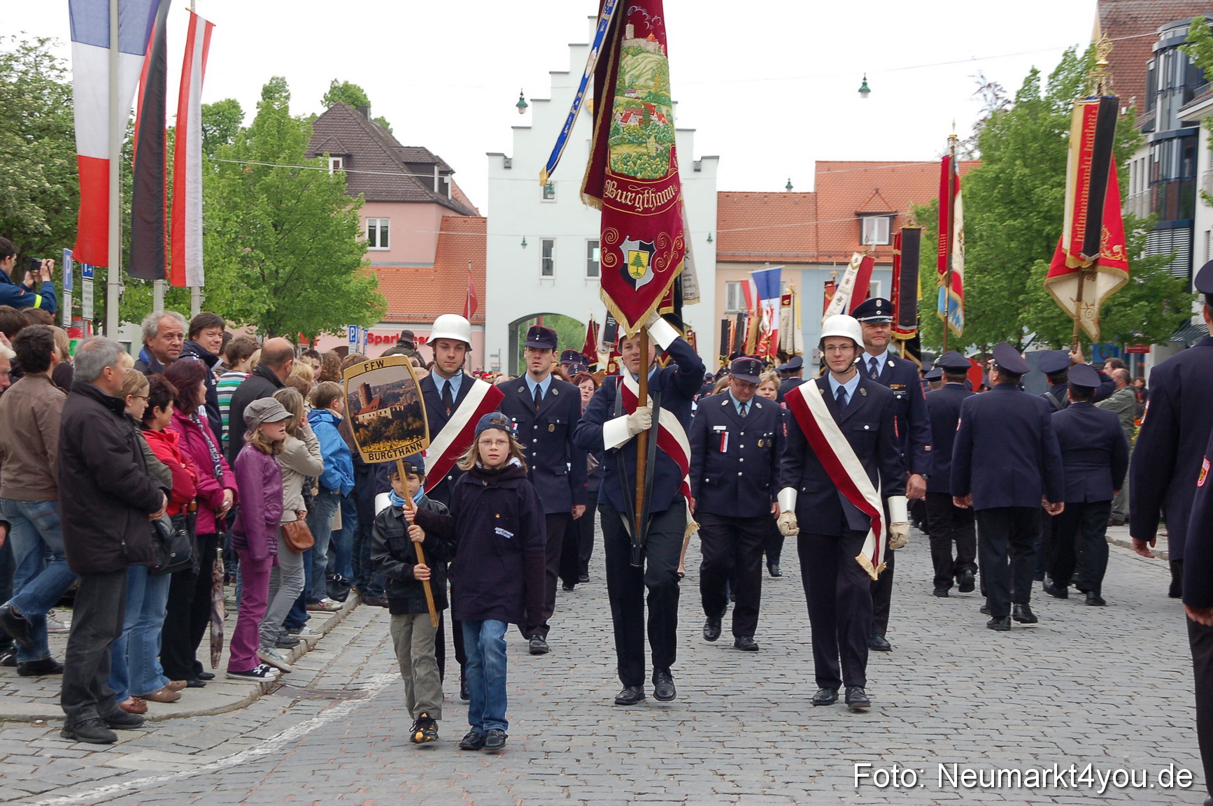 Festzug 150 Jahre Feuerwehr Neumarkt 160510 0193