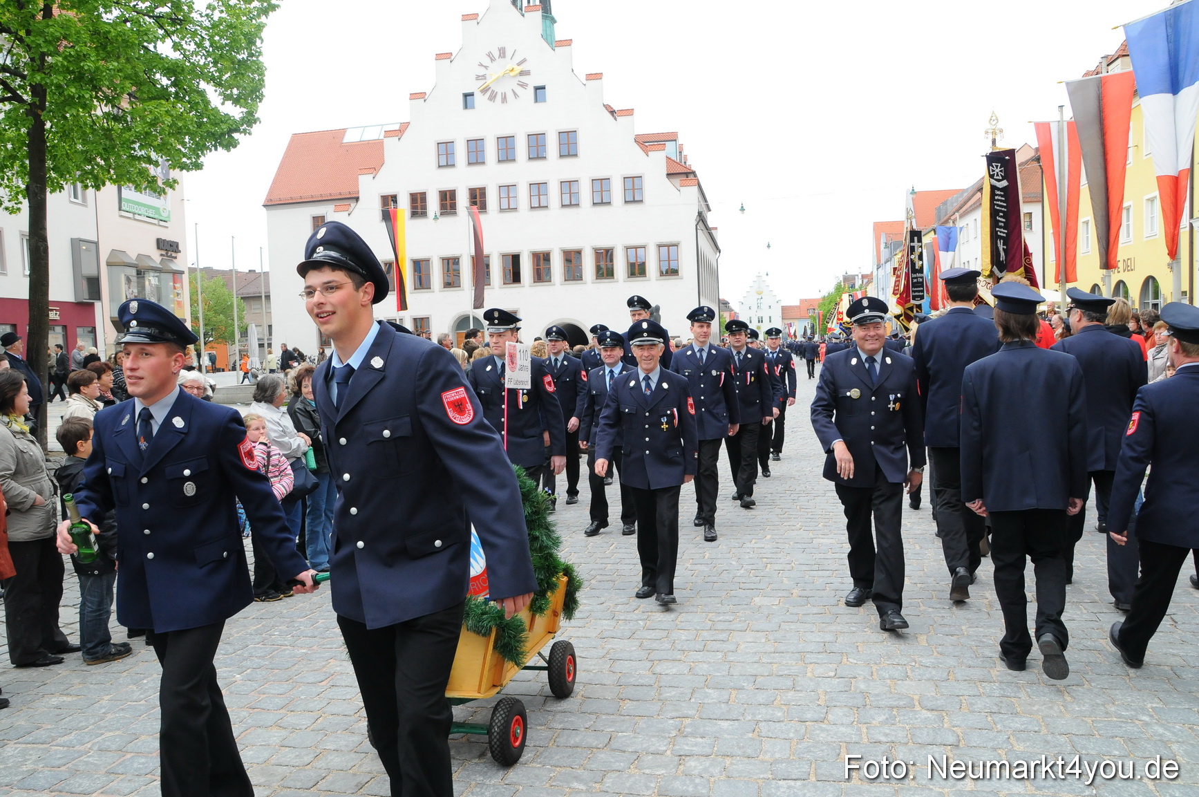 Festzug 150 Jahre Feuerwehr Neumarkt 160510 0204