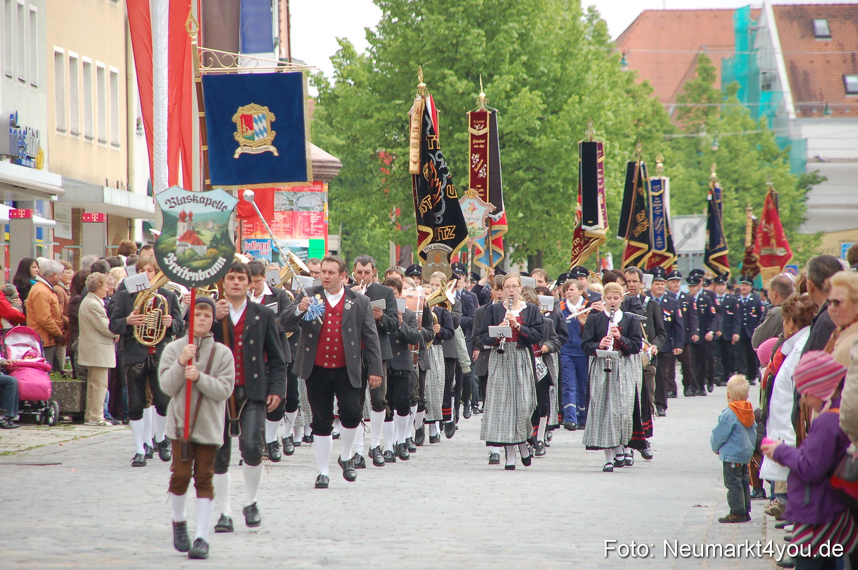 Festzug 150 Jahre Feuerwehr Neumarkt 160510 0210