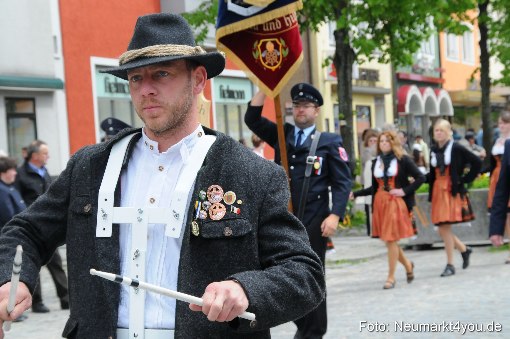 Festzug 150 Jahre Feuerwehr Neumarkt 160510 0221