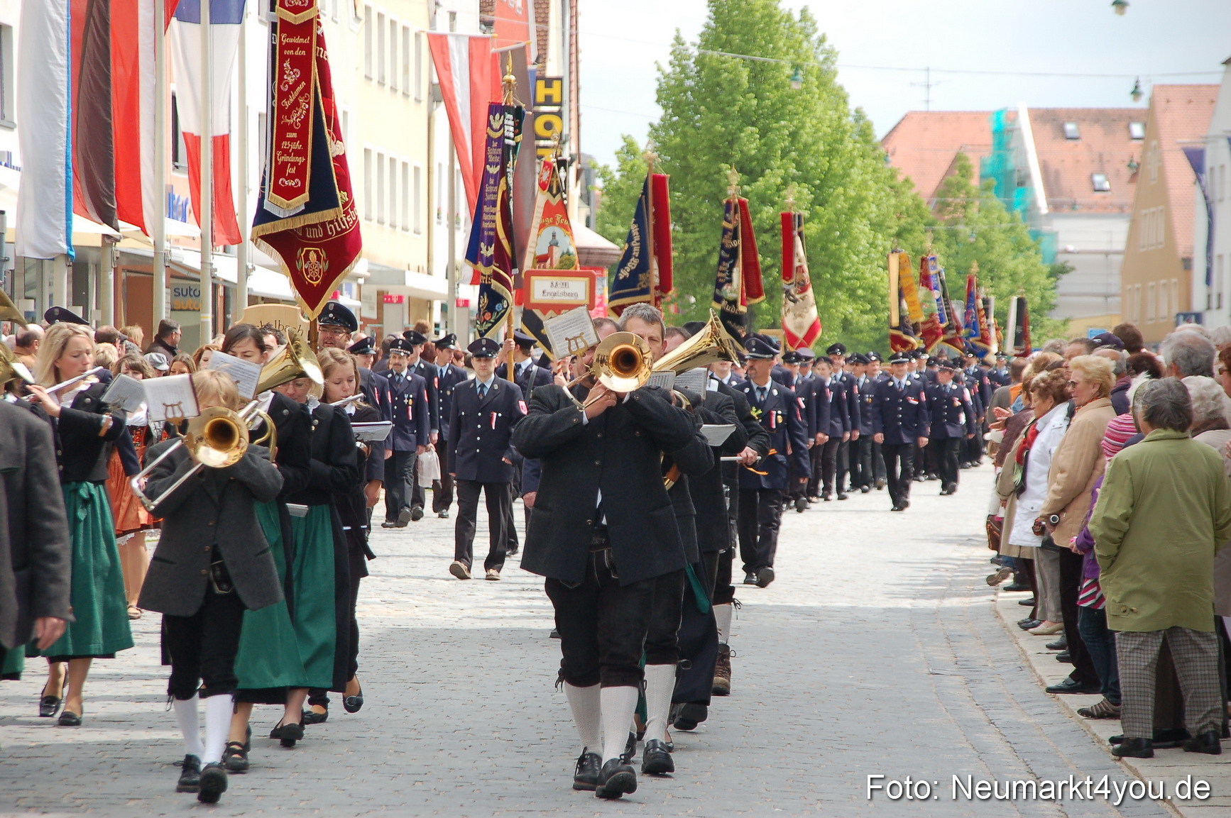 Festzug 150 Jahre Feuerwehr Neumarkt 160510 0228