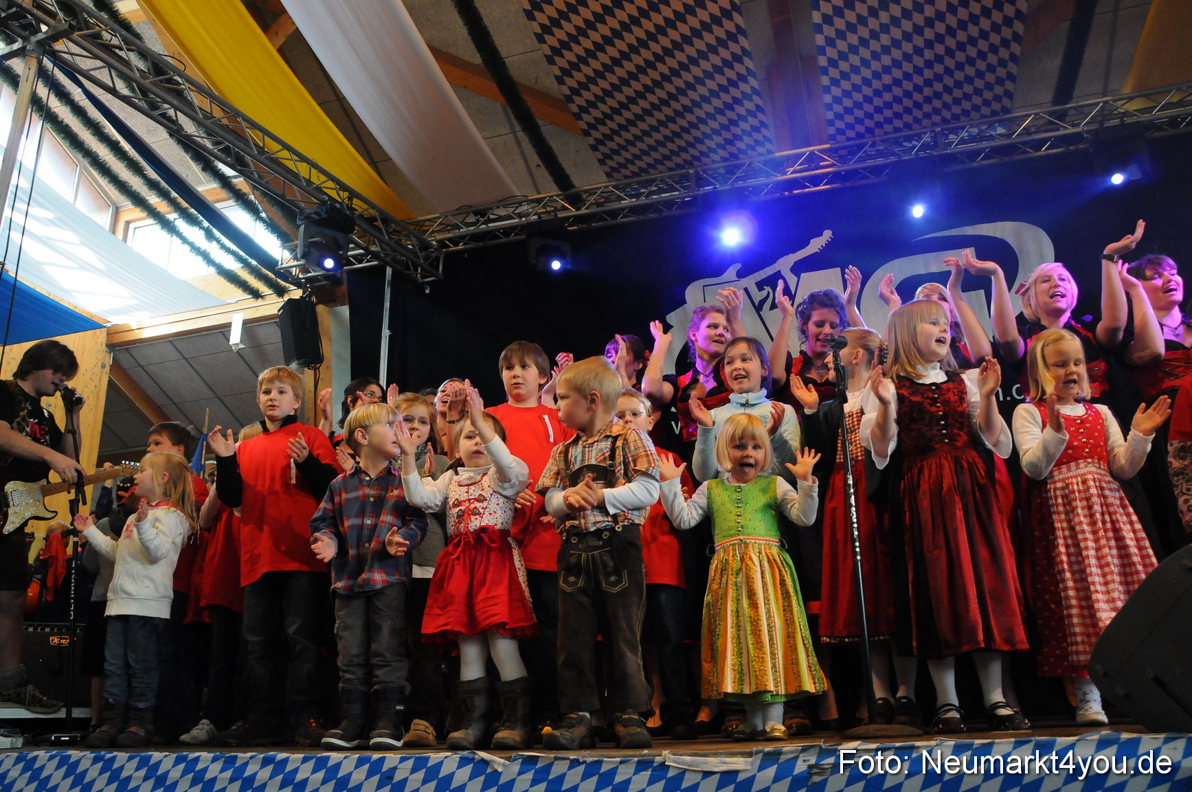 Festzug 150 Jahre Feuerwehr Neumarkt 160510 0257
