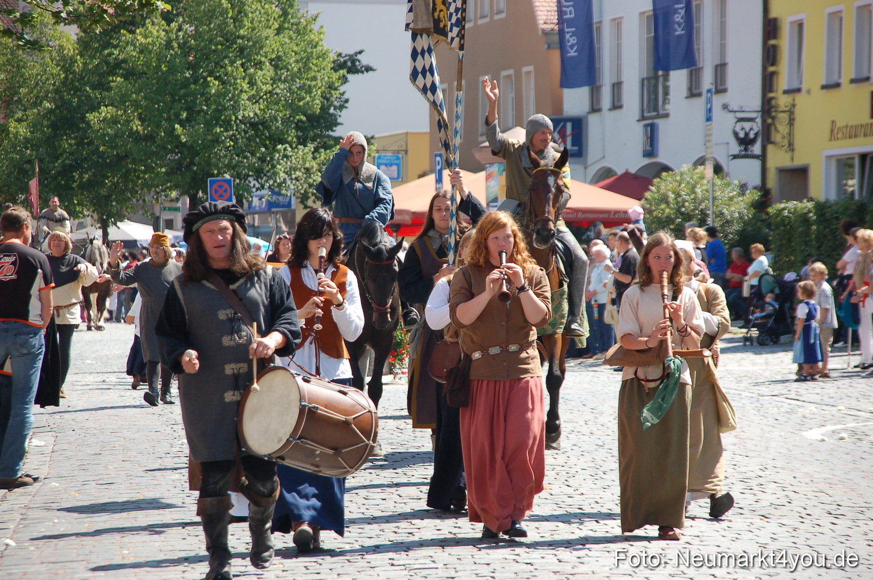 Volksfestzug Neumarkt 080810 0123