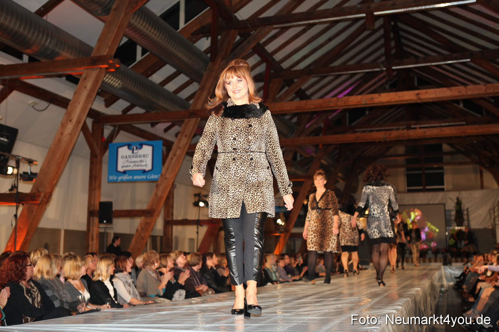 Revival Modenschau 011010 0004