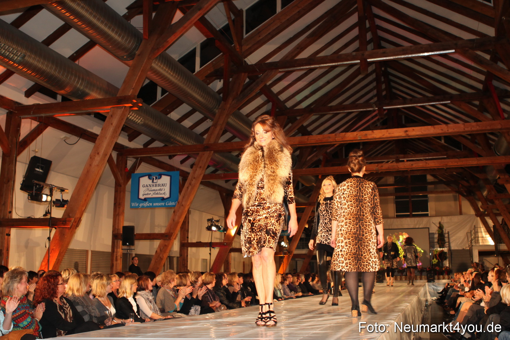 Revival Modenschau 011010 0005