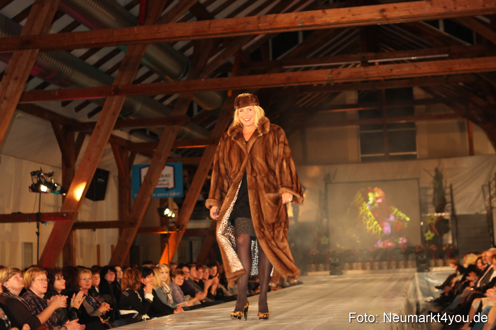 Revival Modenschau 011010 0008