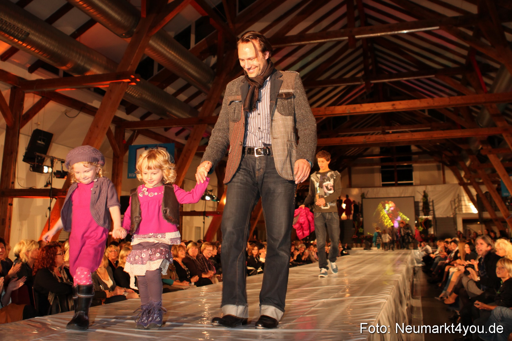 Revival Modenschau 011010 0013