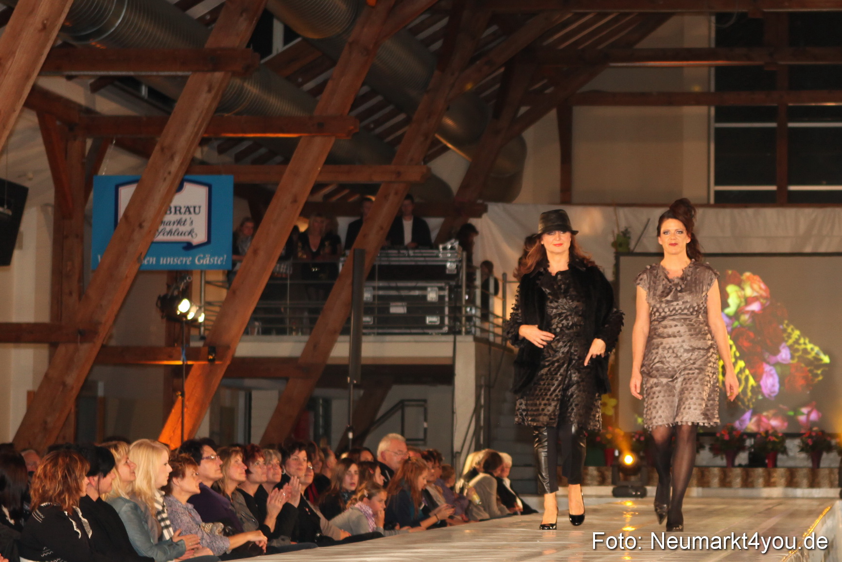 Revival Modenschau 011010 0016