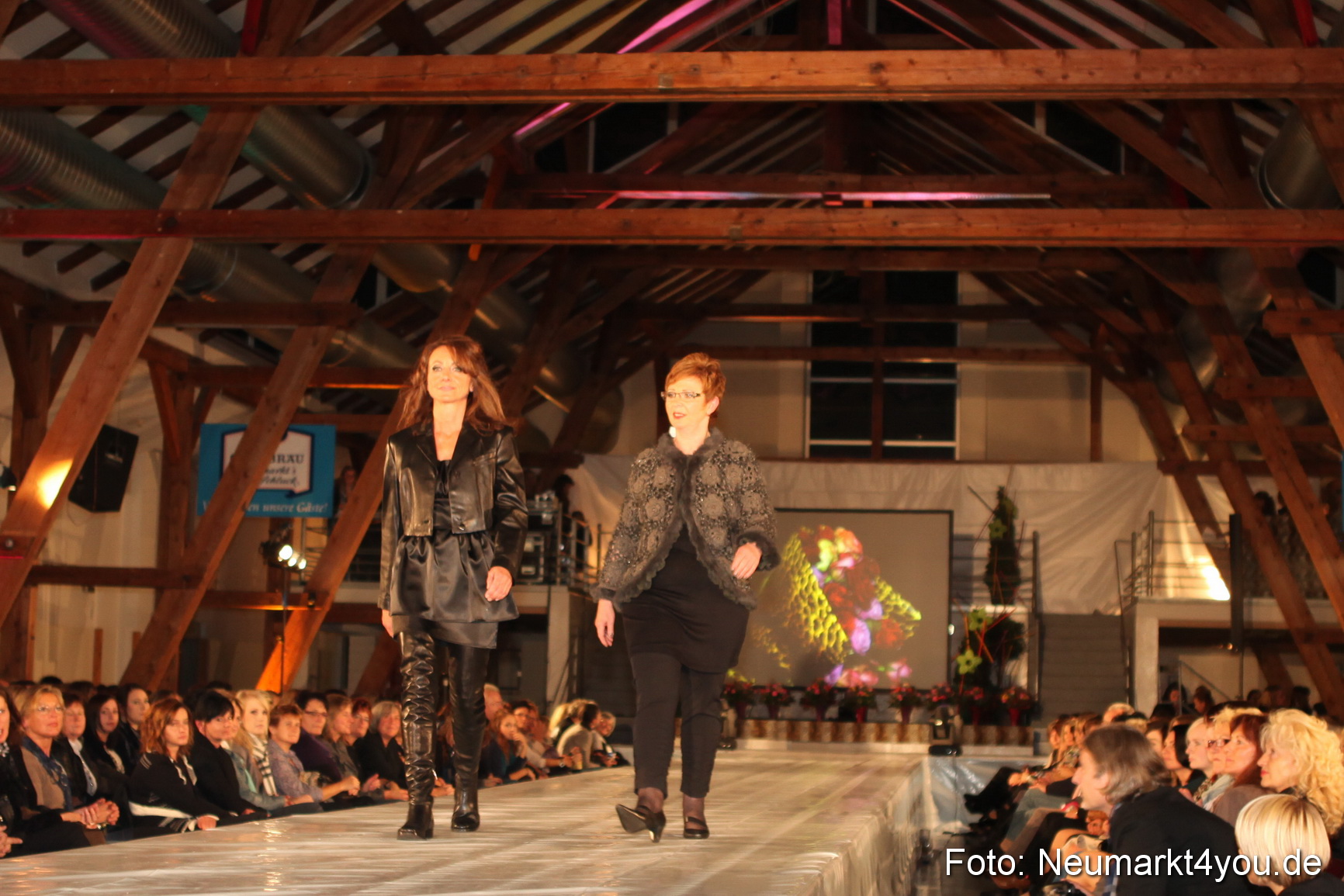 Revival Modenschau 011010 0017