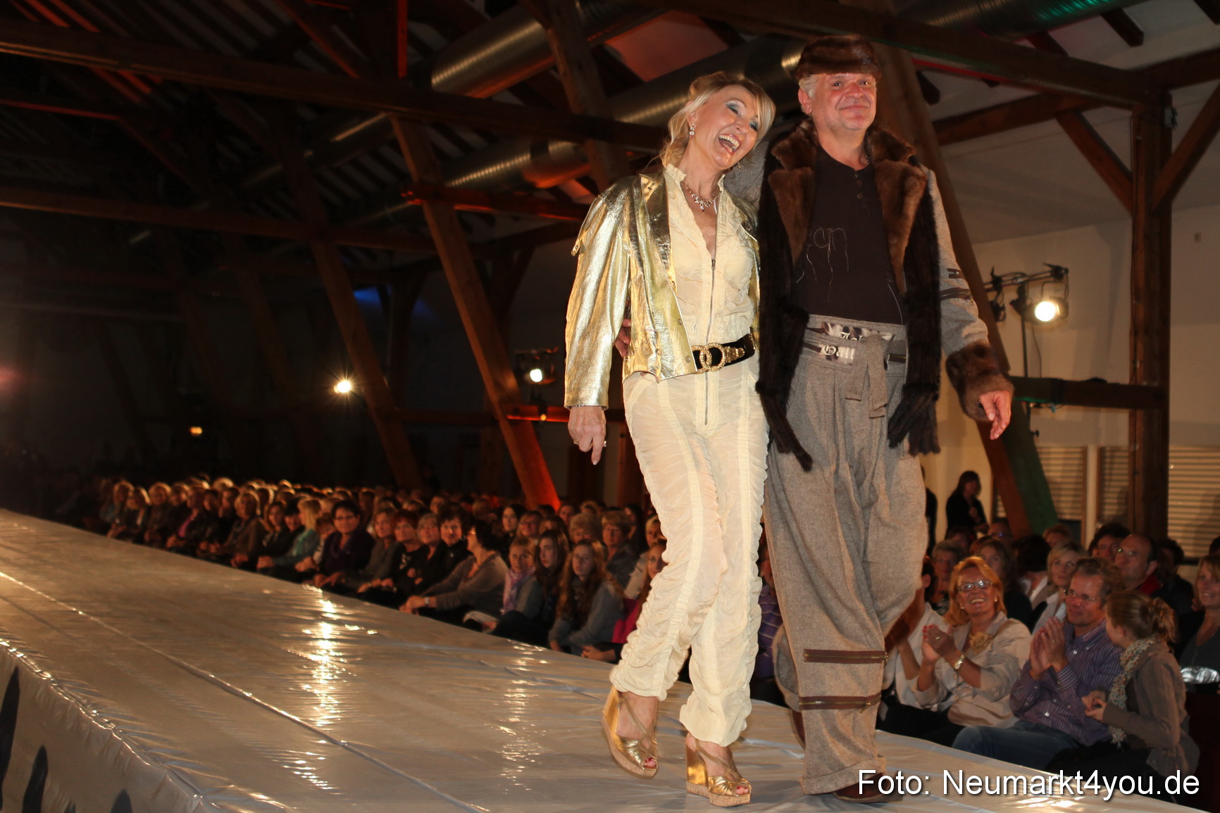 Revival Modenschau 011010 0019