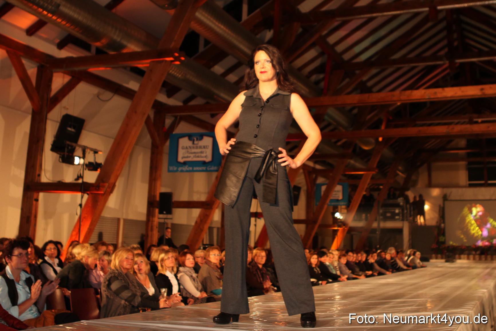 Revival Modenschau 011010 0022