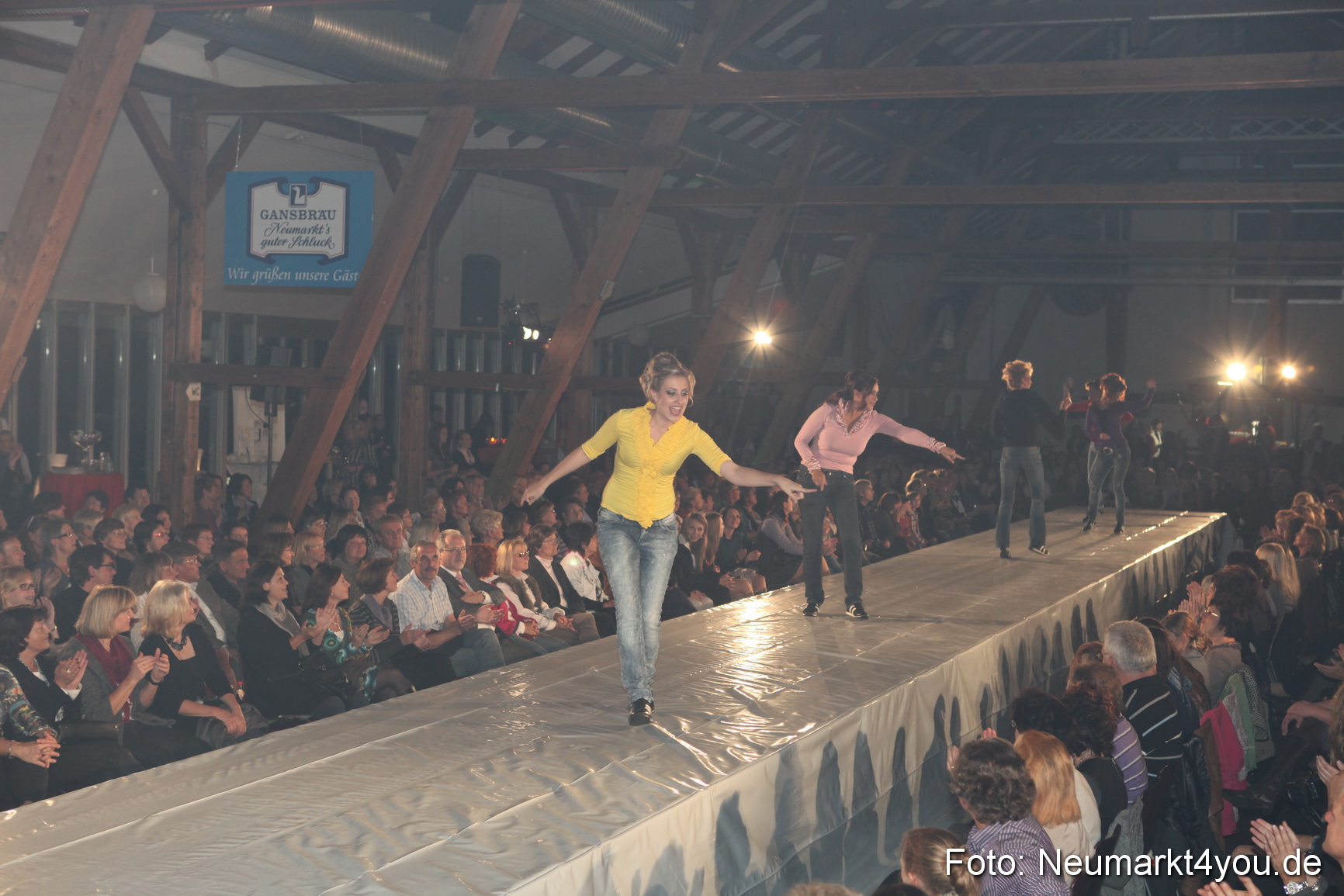 Revival Modenschau 011010 0028