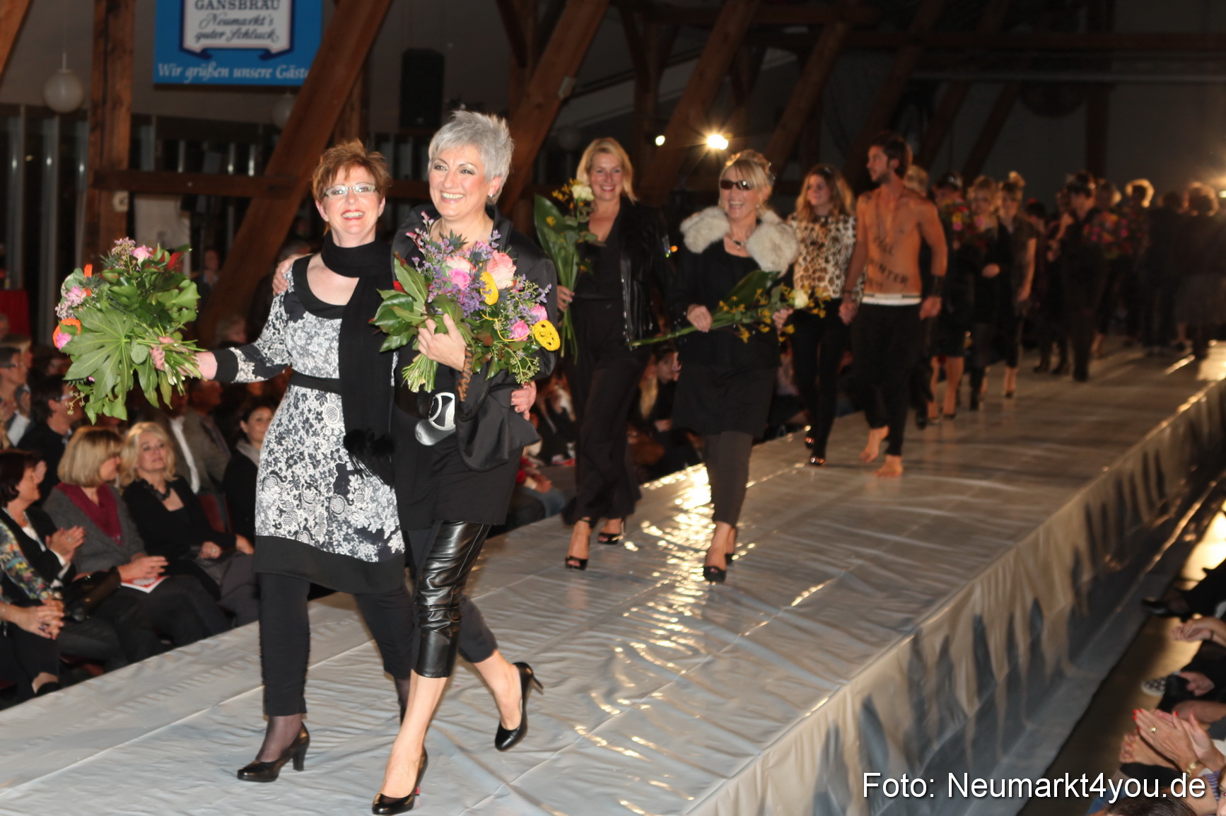 Revival Modenschau 011010 0036