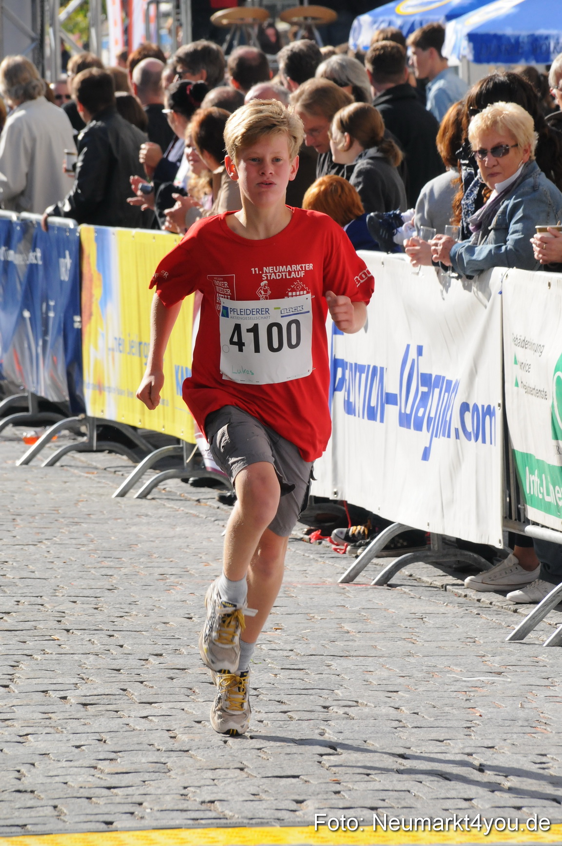 Zieleinlauf Stadtlauf Neumarkt 190910 0004