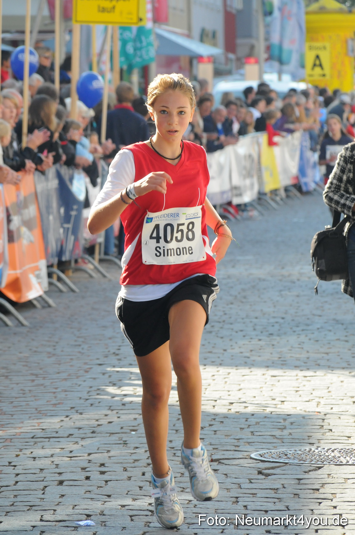 Zieleinlauf Stadtlauf Neumarkt 190910 0011