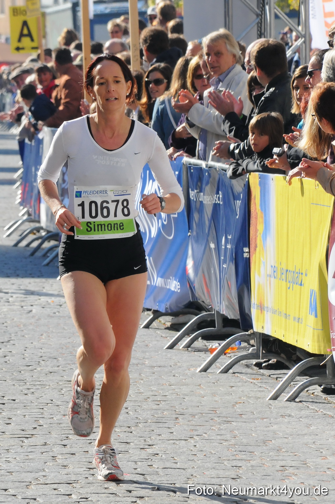 Zieleinlauf Stadtlauf Neumarkt 190910 0012