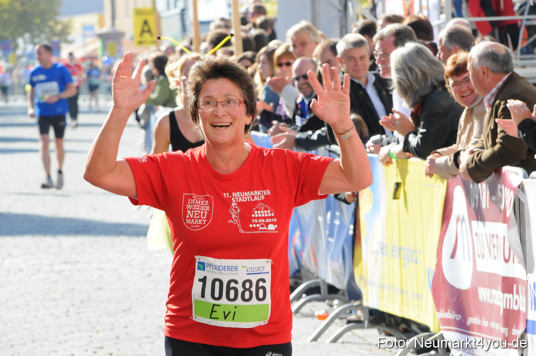 Zieleinlauf Stadtlauf Neumarkt 190910 0026