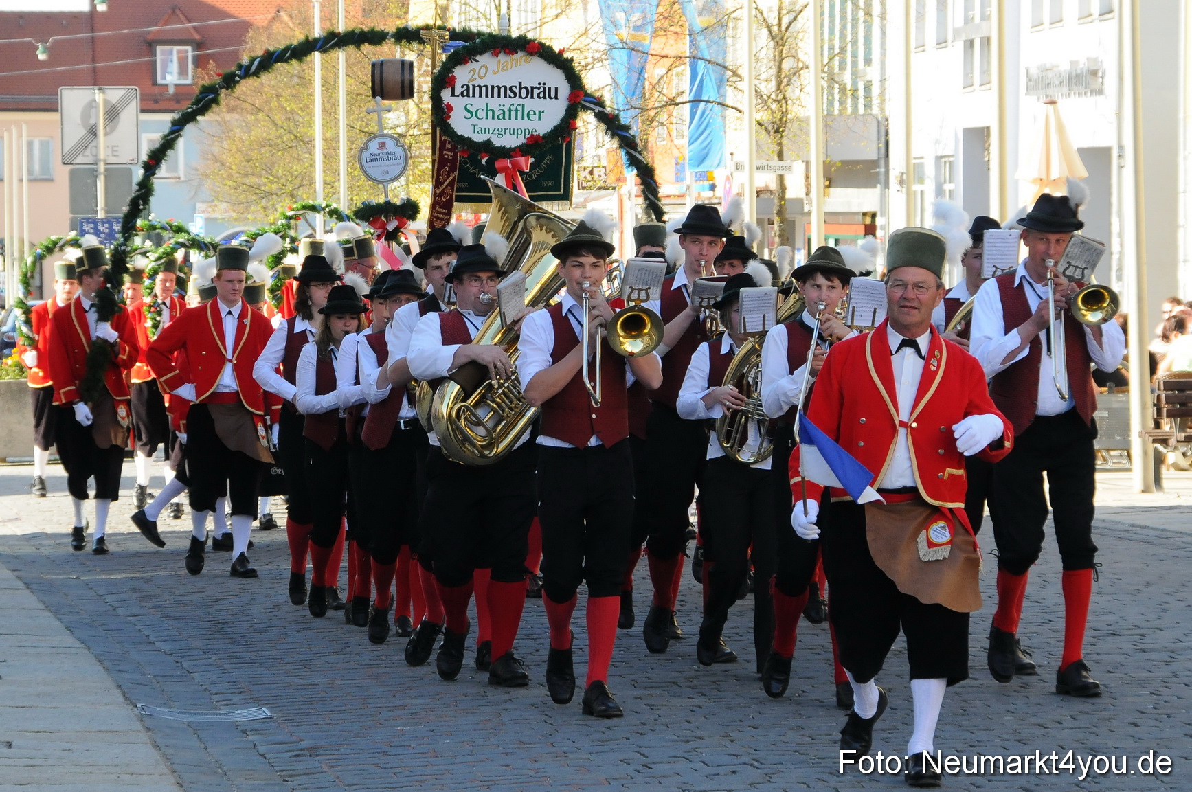 Schaefflertanz Rathaus 240410 0001