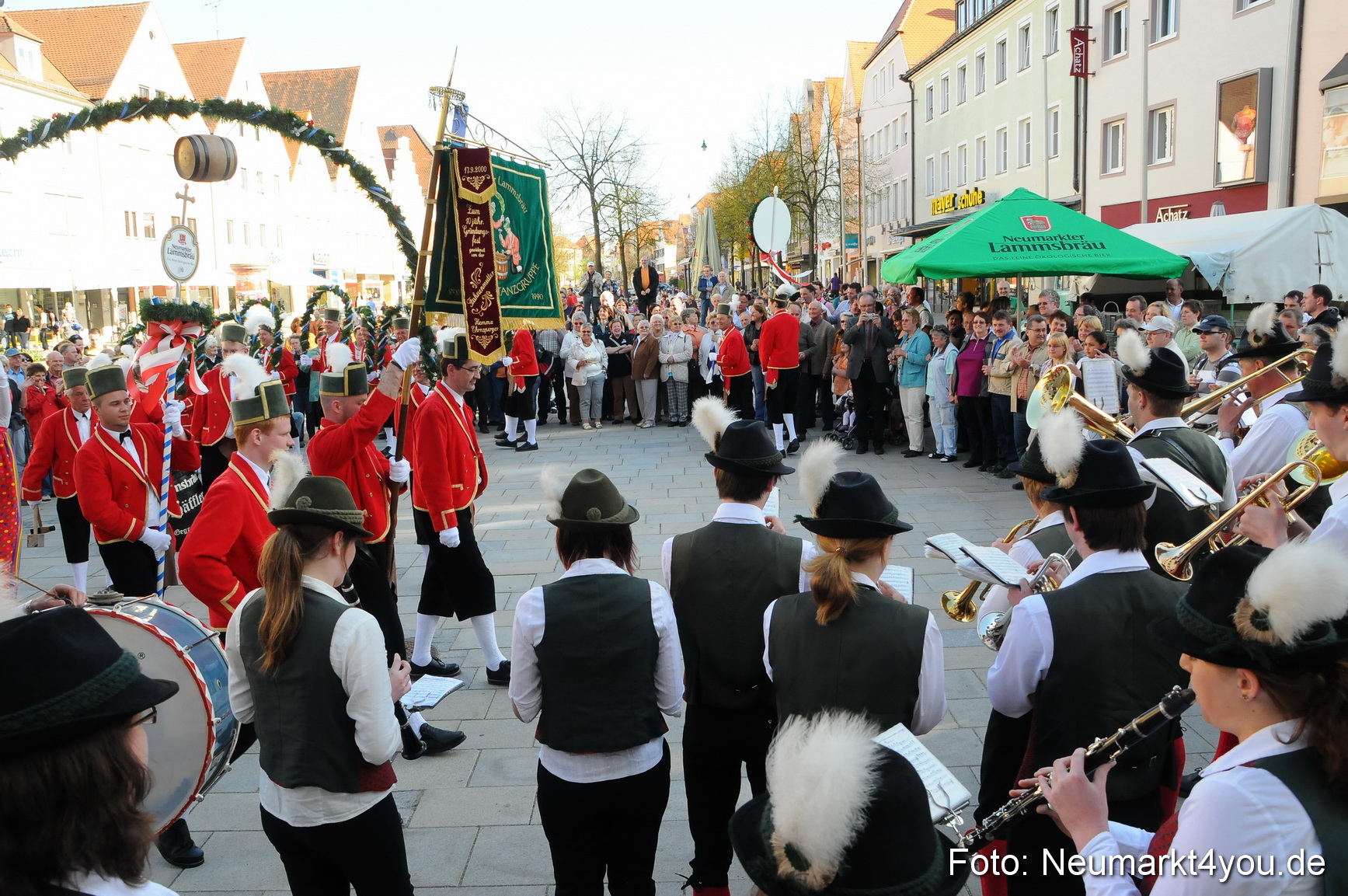 Schaefflertanz Rathaus 240410 0004
