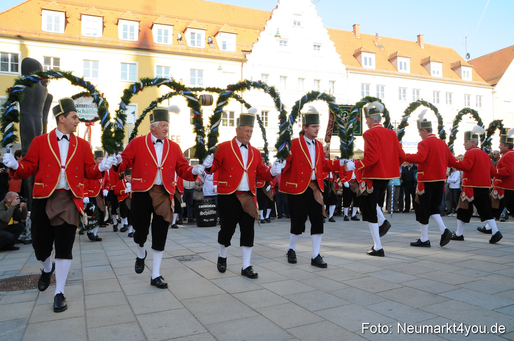 Schaefflertanz Rathaus 240410 0008