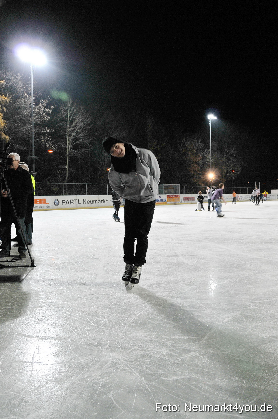Eroeffnung Eislaufbahn 181111 0009