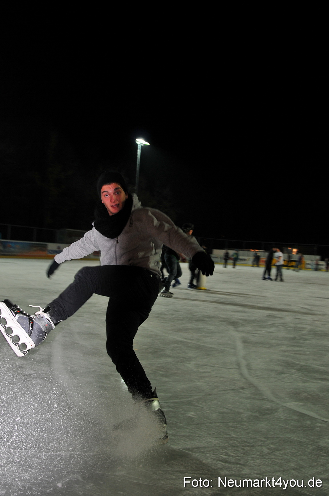 Eroeffnung Eislaufbahn 181111 0011