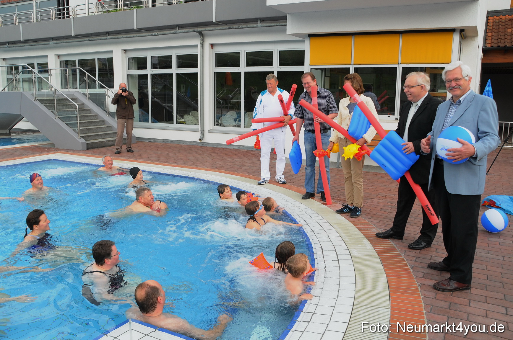 Freibadereroeffnung Neumarkt 2011