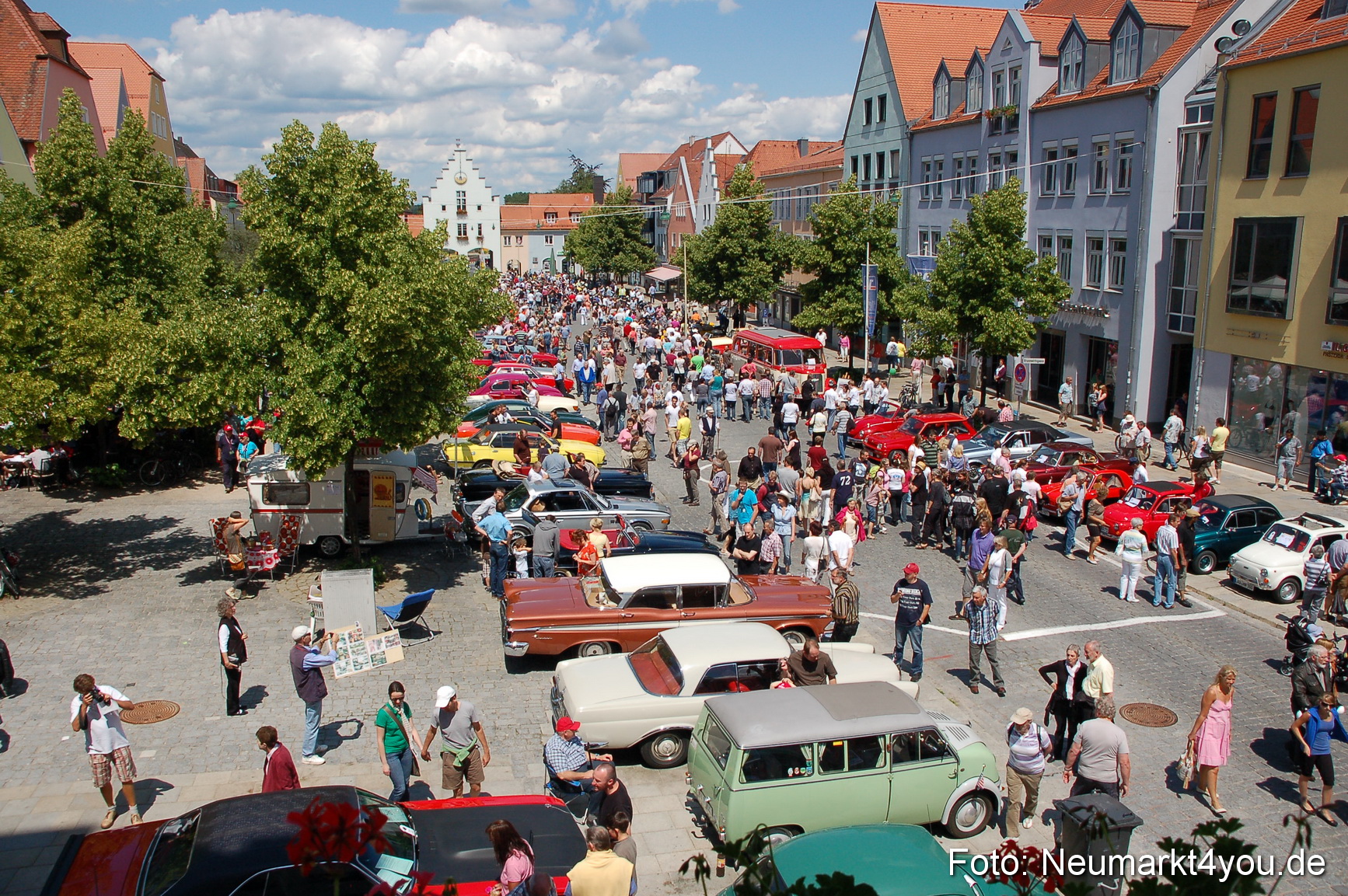 Oldtimertreffen Ausstellung Neumarkt 120611 0105
